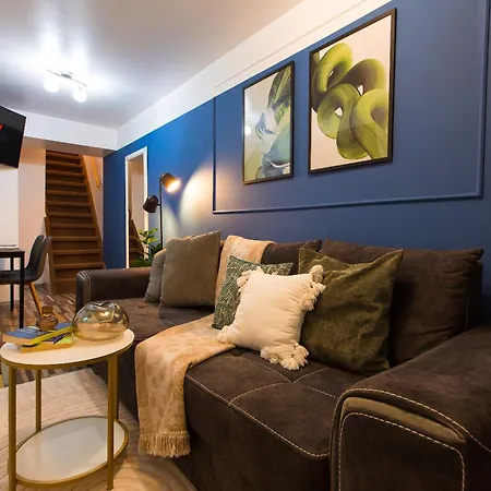 Villa 2-bedroom House With Shared Courtyard