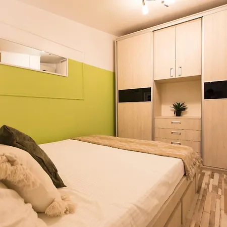 2-bedroom House With Shared Courtyard *