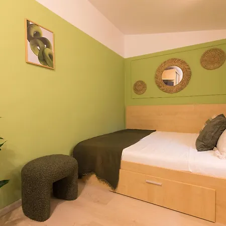 2-bedroom House With Shared Courtyard Bucureşti