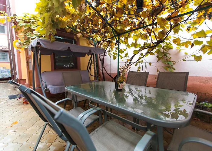 2-bedroom House With Shared Courtyard Bukareszt