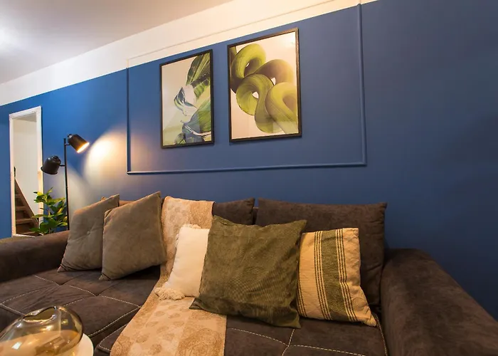 2-bedroom House With Shared Courtyard *