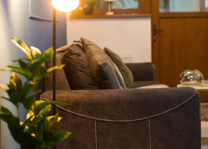 2-bedroom House With Shared Courtyard * Bukareszt