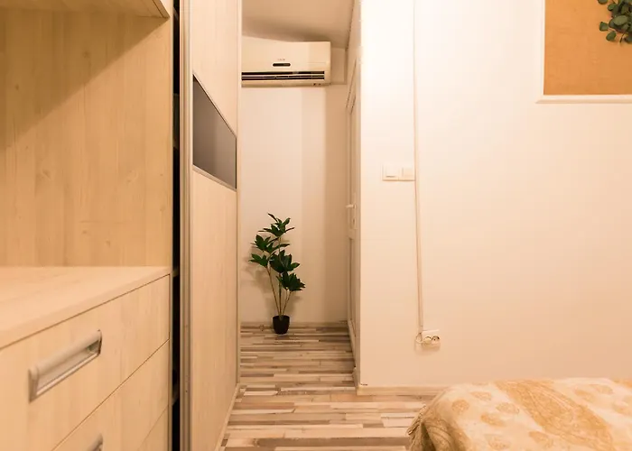 Βίλα 2-bedroom House With Shared Courtyard *