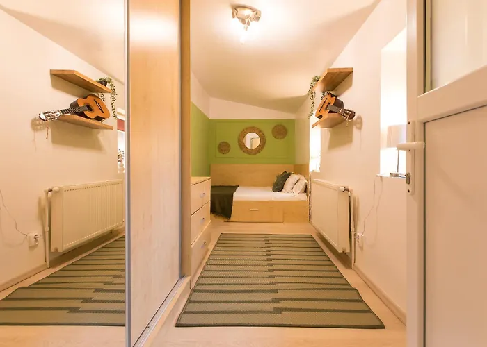2-bedroom House With Shared Courtyard Βουκουρέστι