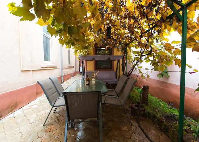 2-bedroom House With Shared Courtyard Villa *