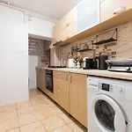 2-bedroom House With Shared Courtyard *
