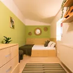 2-bedroom House With Shared Courtyard Villa