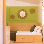 Villa 2-bedroom House With Shared Courtyard