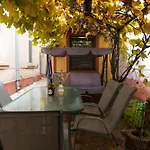 2-bedroom House With Shared Courtyard Villa *