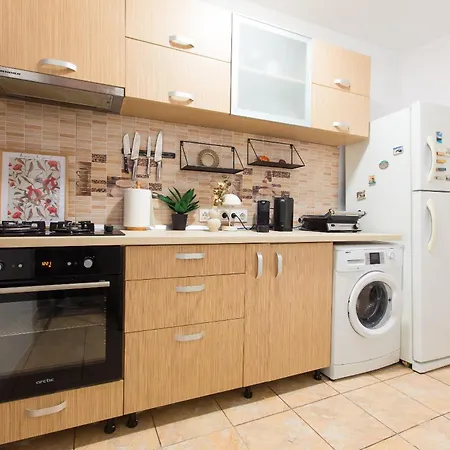 2-bedroom House With Shared Courtyard *