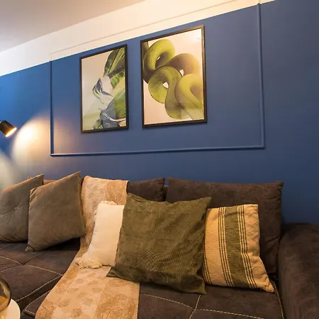 2-bedroom House With Shared Courtyard *