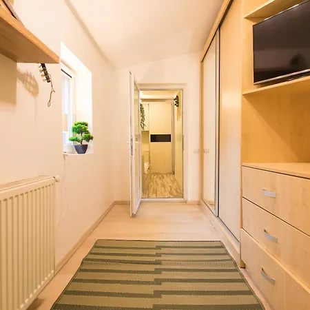 Вілла 2-bedroom House With Shared Courtyard