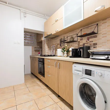 2-bedroom House With Shared Courtyard *